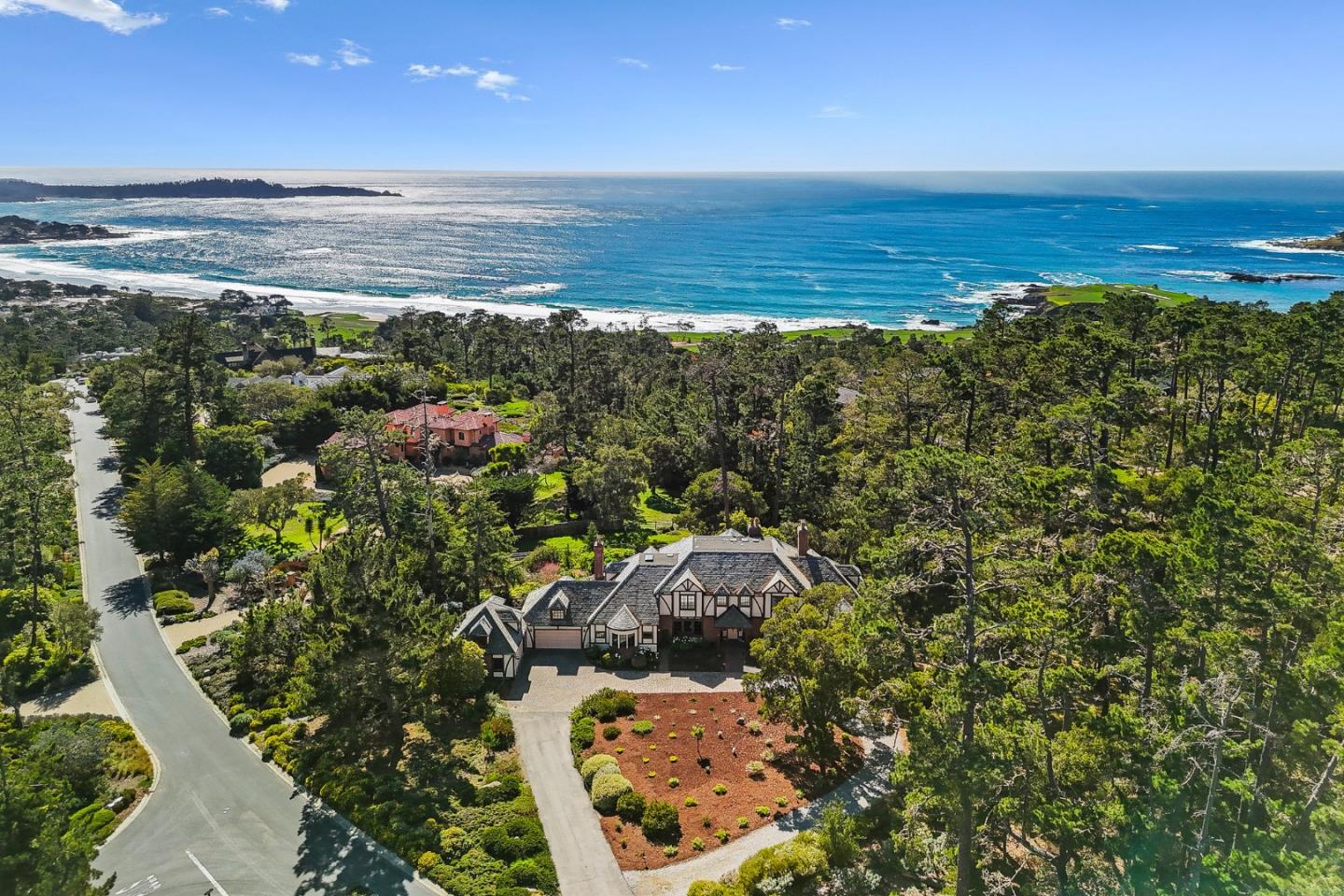 Detail Gallery Image 2 of 44 For 3210 Macomber Dr, Pebble Beach,  CA 93953 - 6 Beds | 5/1 Baths