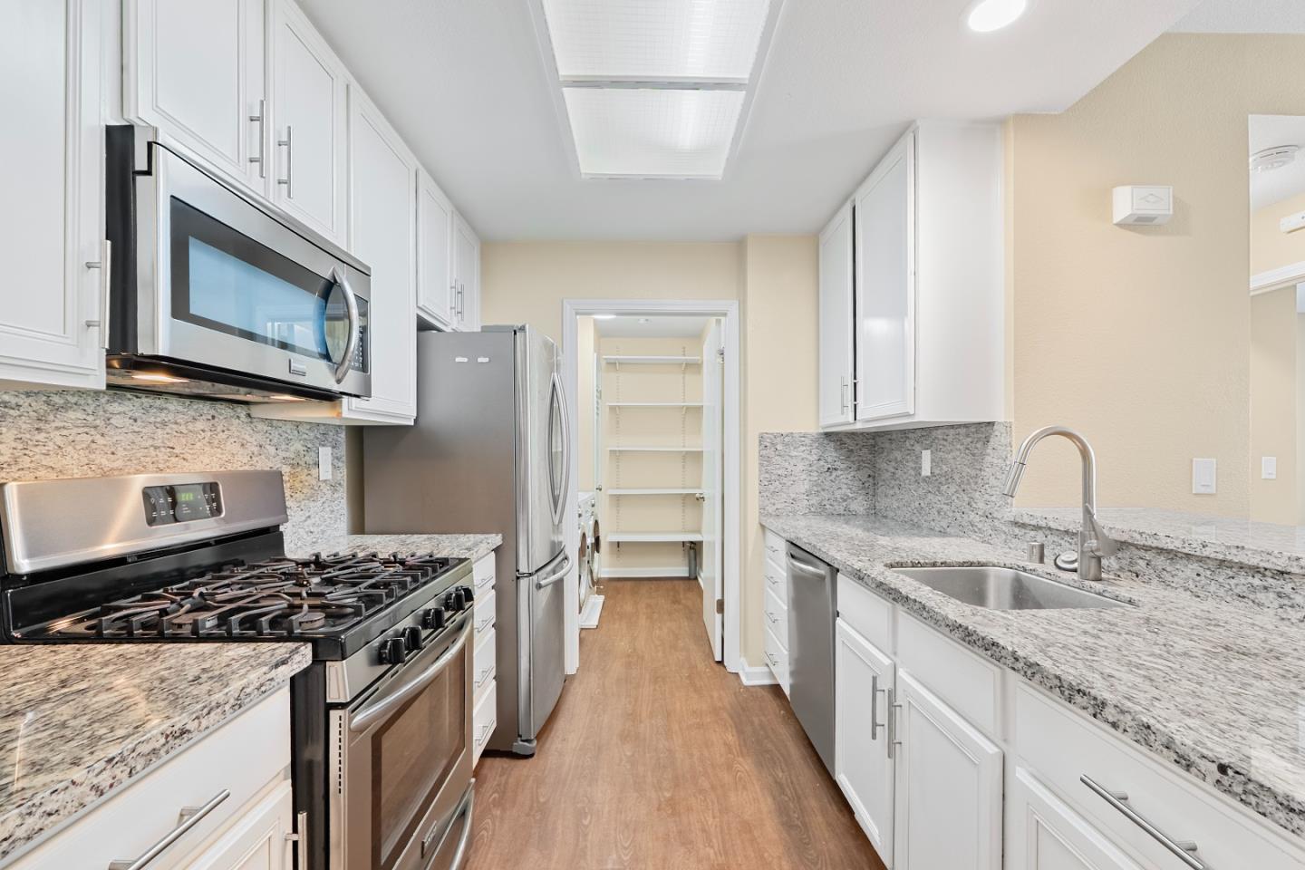 Detail Gallery Image 8 of 26 For 605 Arcadia Ter #204,  Sunnyvale,  CA 94085 - 2 Beds | 2 Baths
