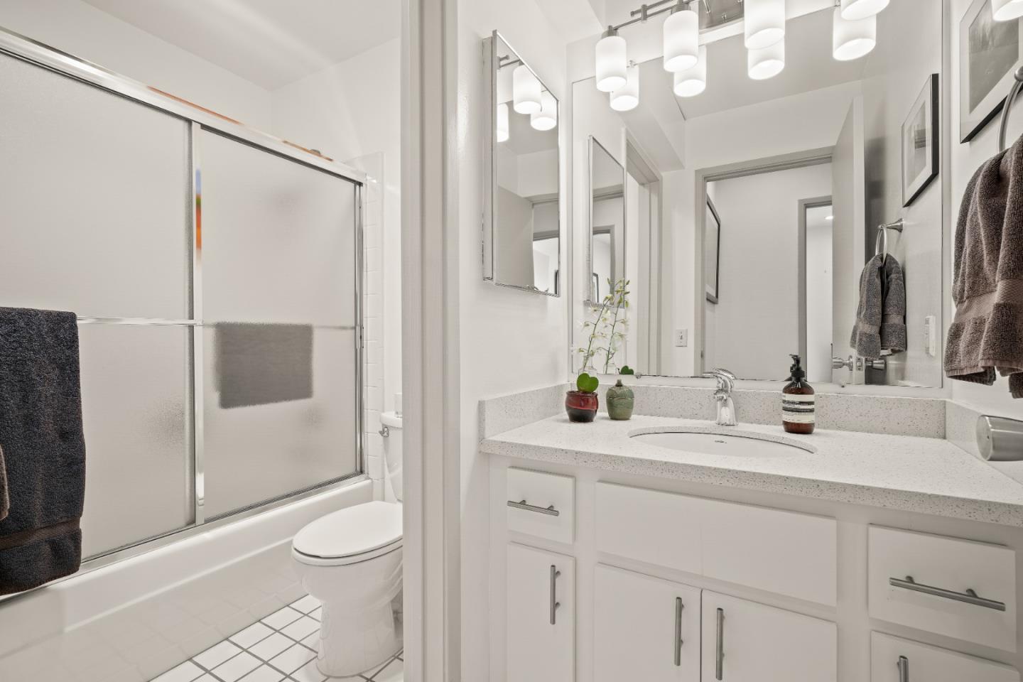 Detail Gallery Image 13 of 22 For 4008 Farm Hill Blvd #204,  Redwood City,  CA 94061 - 3 Beds | 2 Baths
