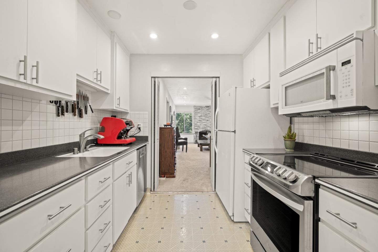 Detail Gallery Image 21 of 22 For 4008 Farm Hill Blvd #204,  Redwood City,  CA 94061 - 3 Beds | 2 Baths