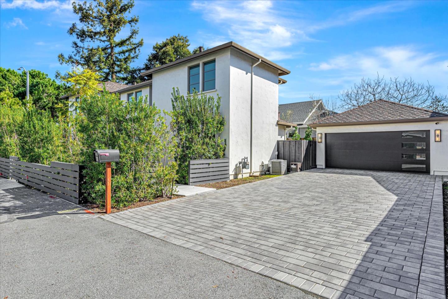 Detail Gallery Image 2 of 36 For 2101 Valparaiso Ave, Menlo Park,  CA 94025 - 5 Beds | 4/1 Baths