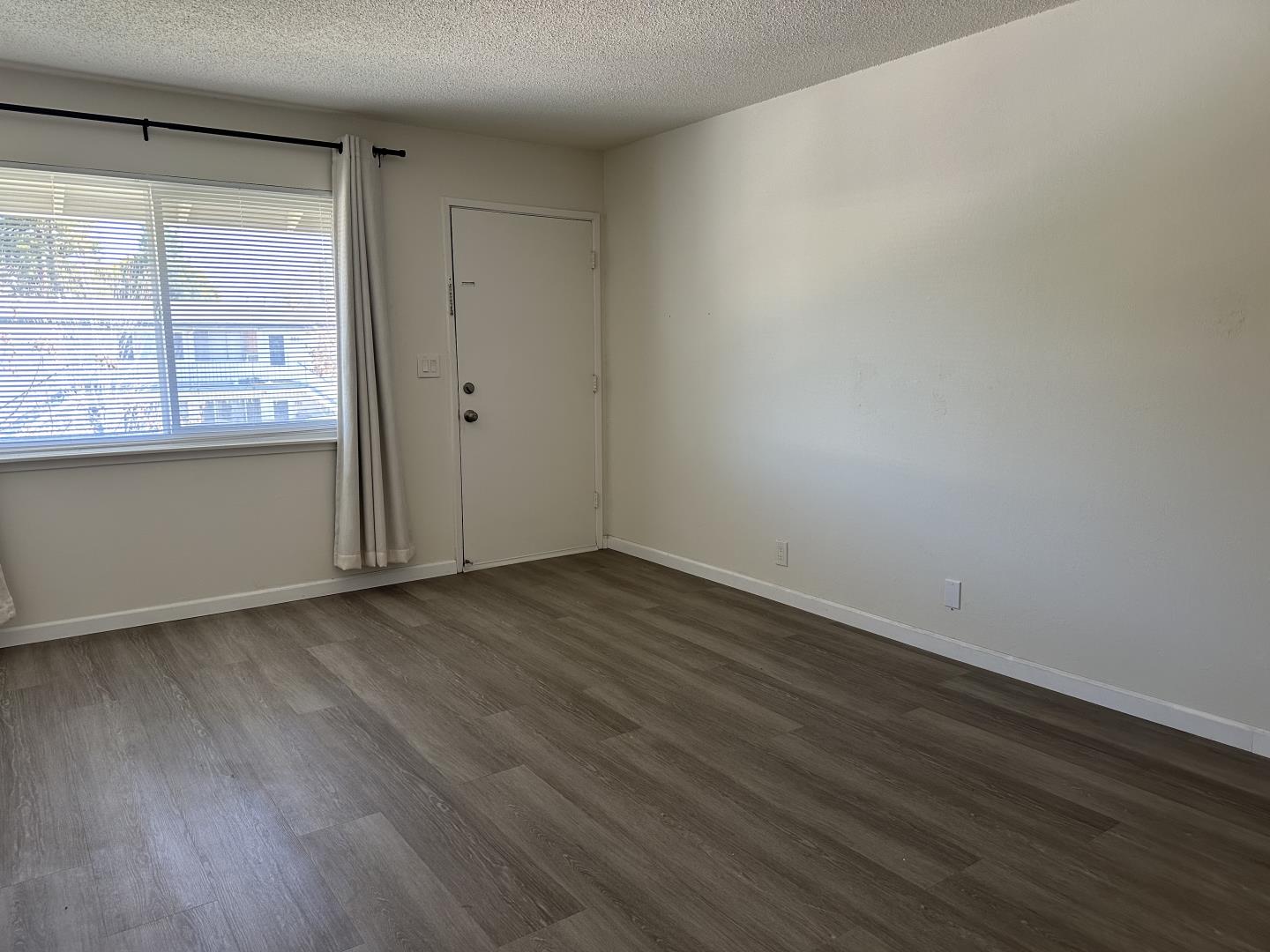 Detail Gallery Image 3 of 9 For 399 Dunster Dr, Campbell,  CA 95008 - 2 Beds | 1 Baths