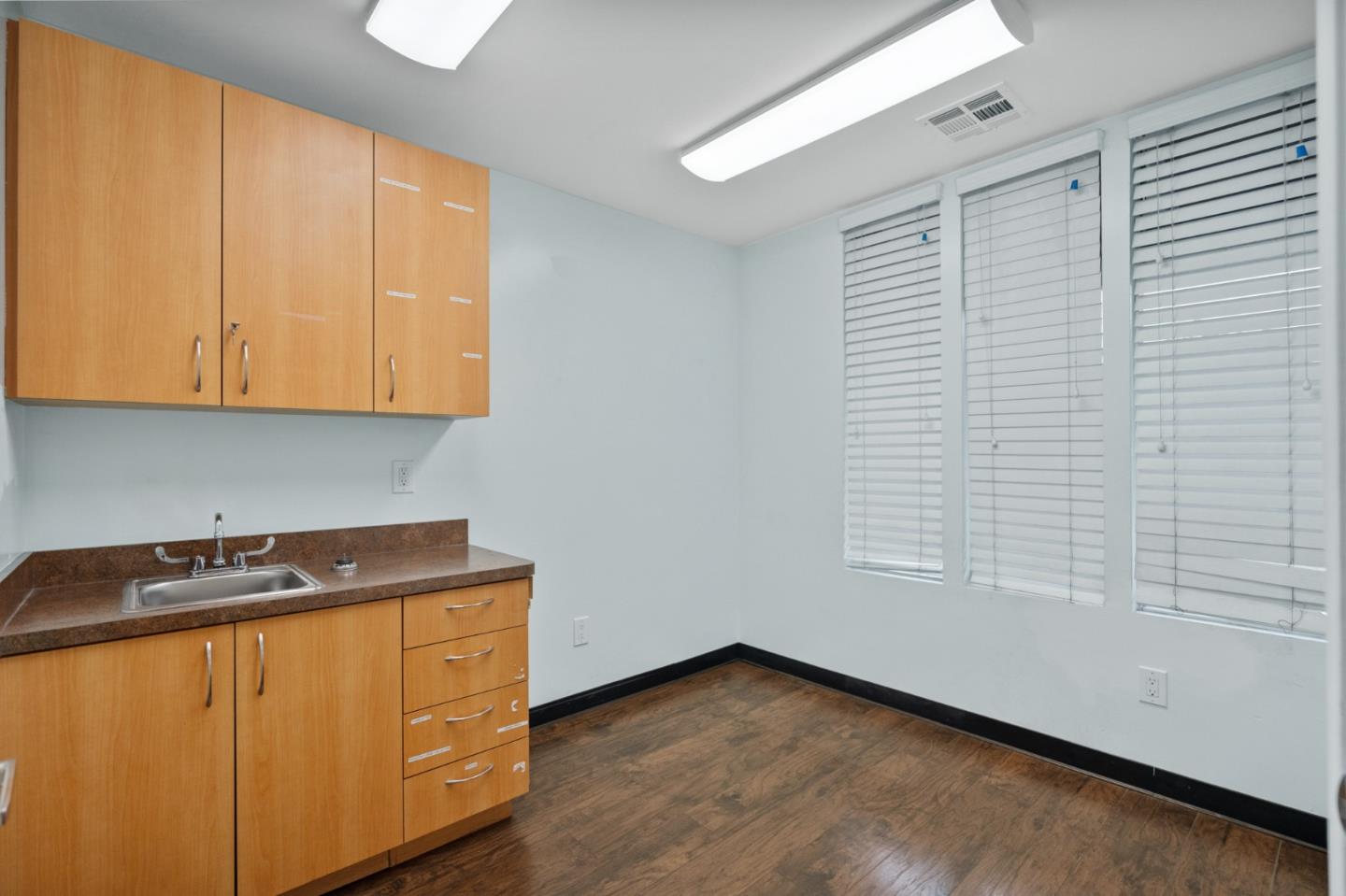Detail Gallery Image 6 of 8 For 860 E Remington Dr #B,  Sunnyvale,  CA 94087 - – Beds | – Baths