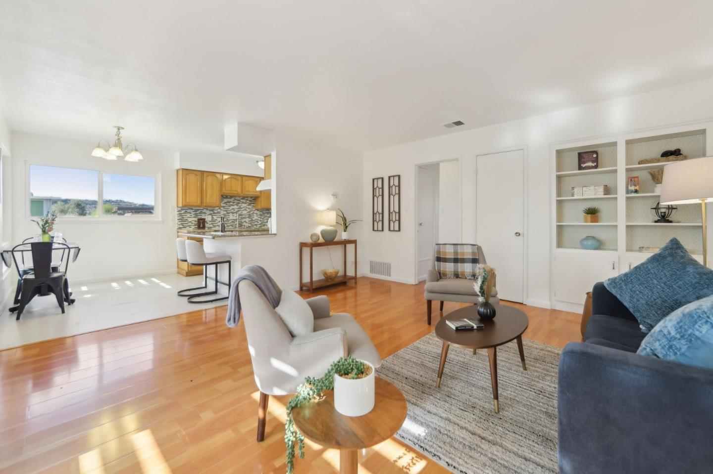 Detail Gallery Image 2 of 25 For 3015 Los Prados St #215,  San Mateo,  CA 94403 - 2 Beds | 2 Baths