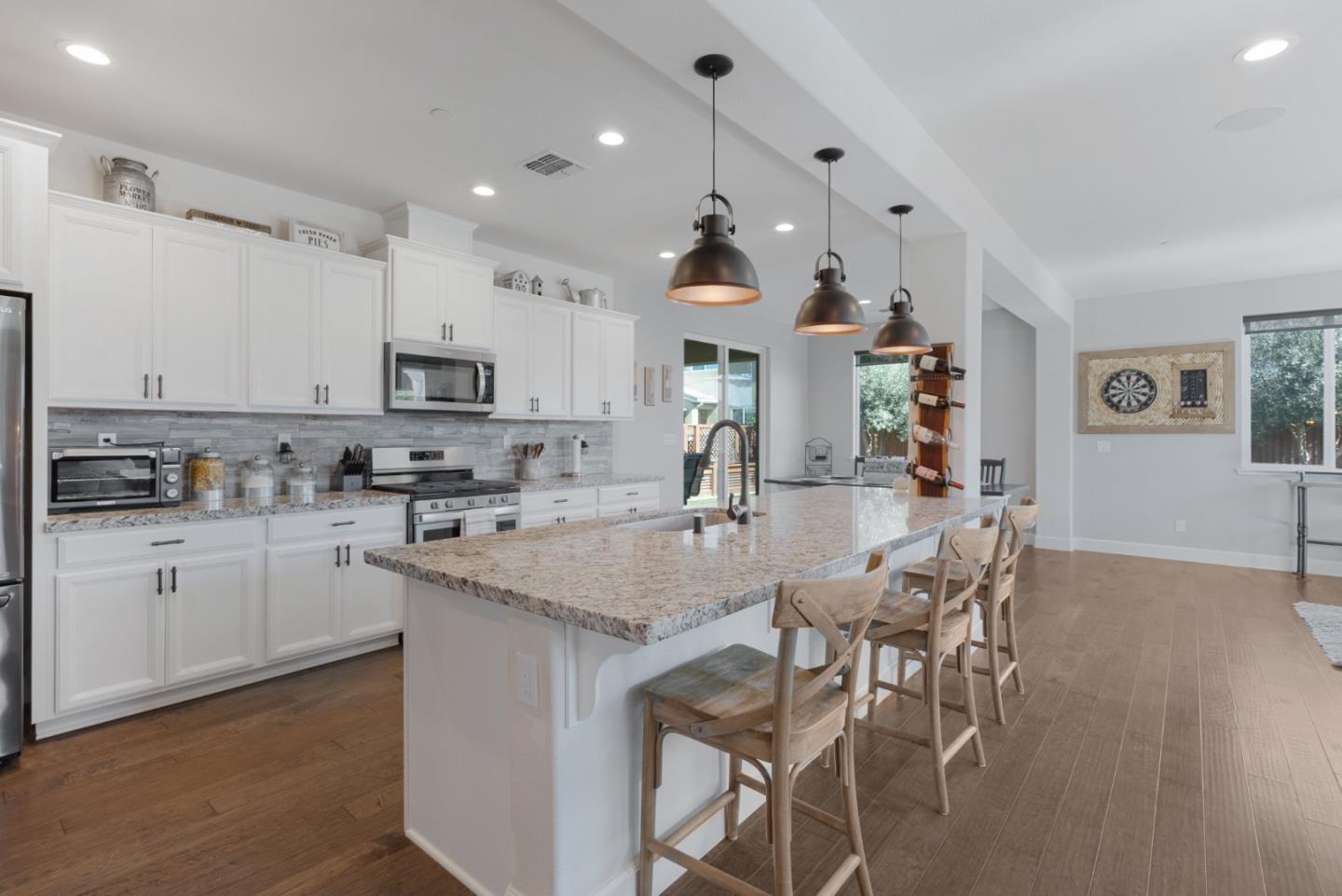 Detail Gallery Image 15 of 62 For 691 Toledo Dr, Hollister,  CA 95023 - 4 Beds | 2 Baths