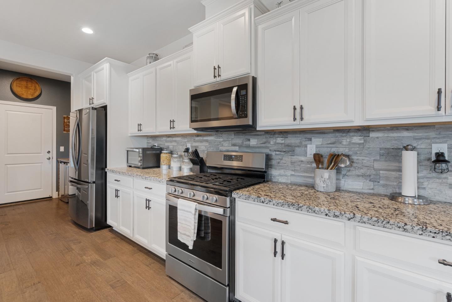 Detail Gallery Image 23 of 62 For 691 Toledo Dr, Hollister,  CA 95023 - 4 Beds | 2 Baths