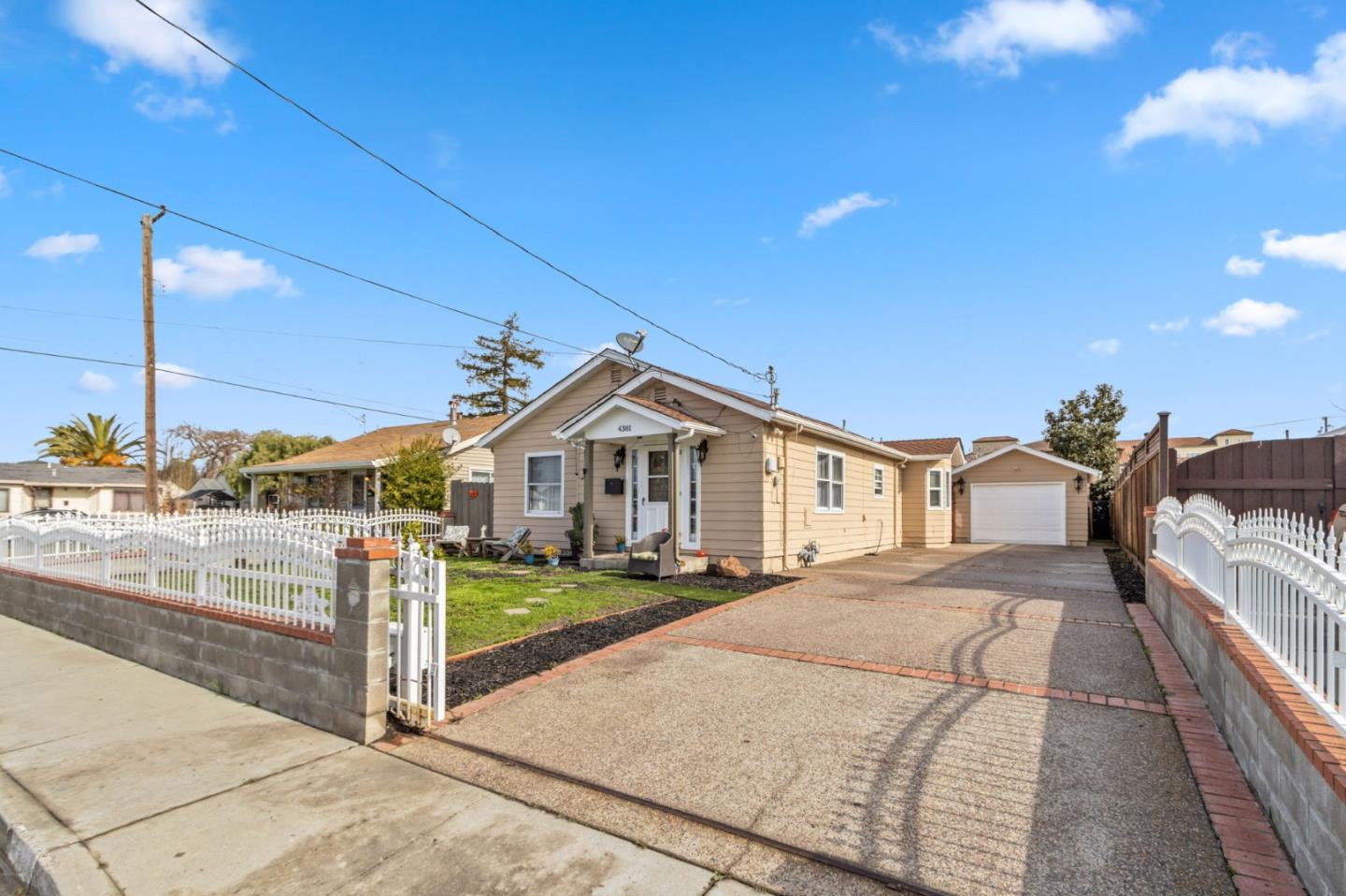 Detail Gallery Image 2 of 12 For 4381 Davis St, Santa Clara,  CA 95054 - 3 Beds | 2 Baths