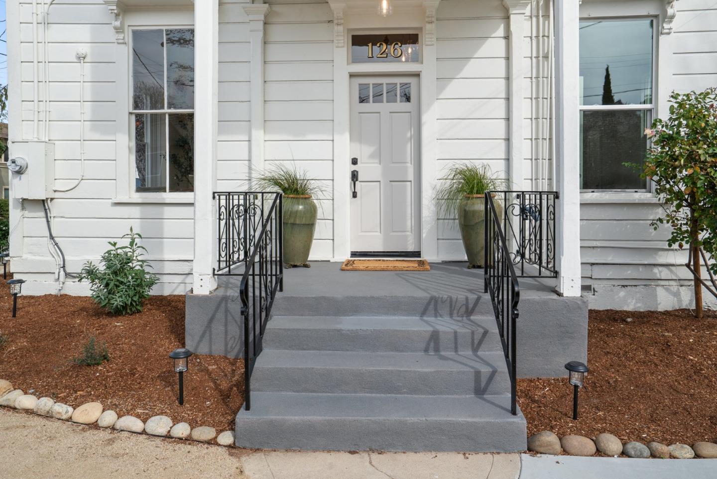 Detail Gallery Image 3 of 51 For 126 Cedar St, Santa Cruz,  CA 95060 - 3 Beds | 2 Baths