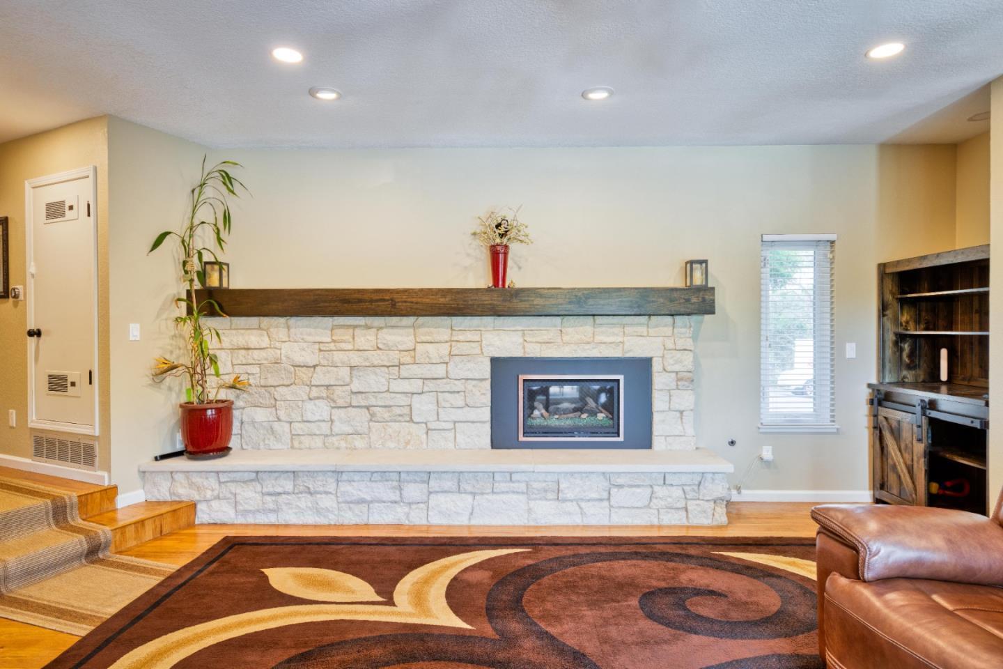 Detail Gallery Image 17 of 40 For 19608 Brentwood Ct, Prunedale,  CA 93907 - 3 Beds | 2/1 Baths