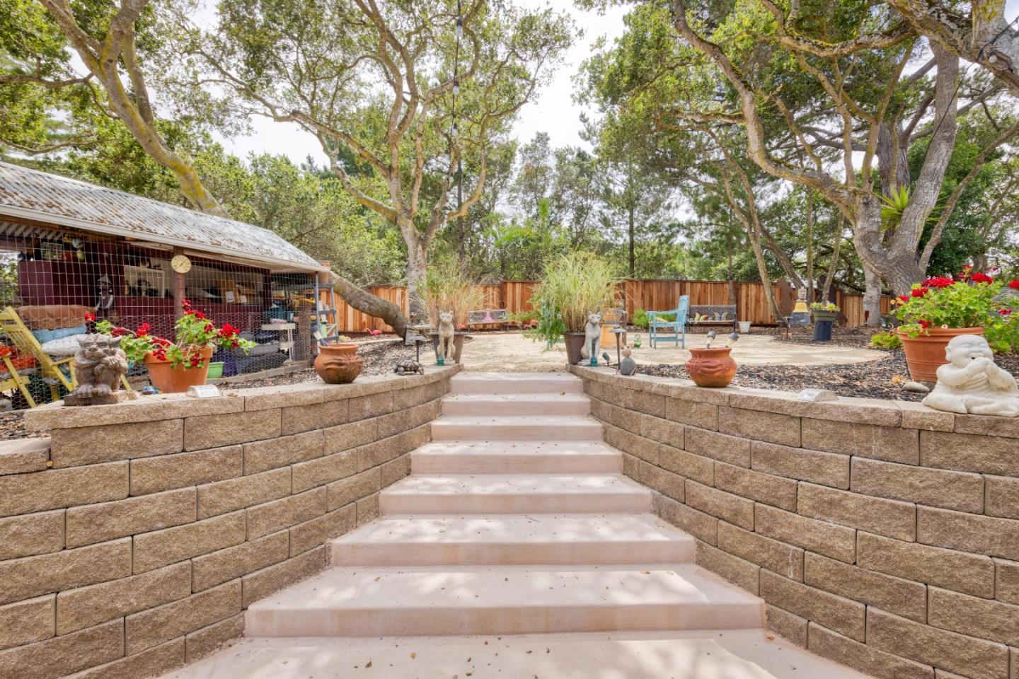 Detail Gallery Image 9 of 40 For 19608 Brentwood Ct, Prunedale,  CA 93907 - 3 Beds | 2/1 Baths