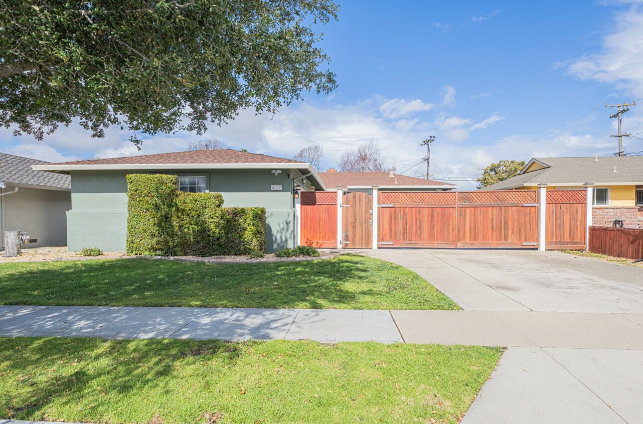 Detail Gallery Image 2 of 34 For 607 La Mesa Dr, Salinas,  CA 93901 - 3 Beds | 2 Baths