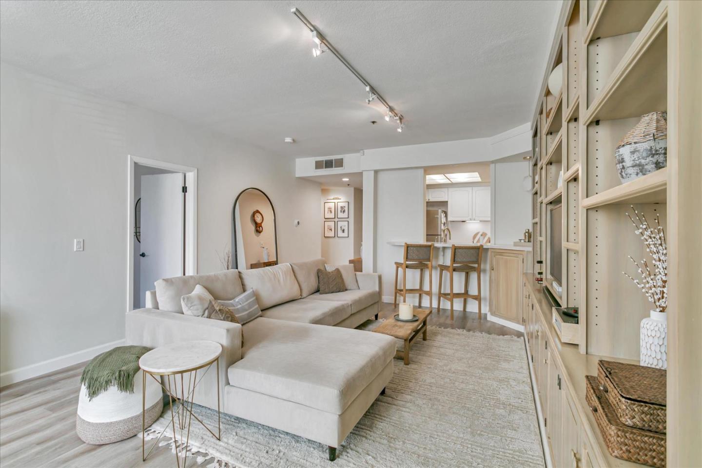 Detail Gallery Image 2 of 38 For 411 Park Ave #106,  San Jose,  CA 95110 - 2 Beds | 2 Baths