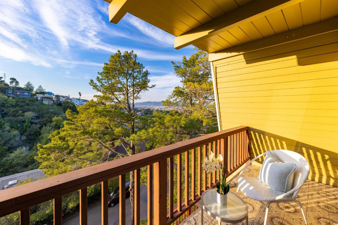 Detail Gallery Image 2 of 88 For 930 Vista Grande, Millbrae,  CA 94030 - 5 Beds | 3/1 Baths