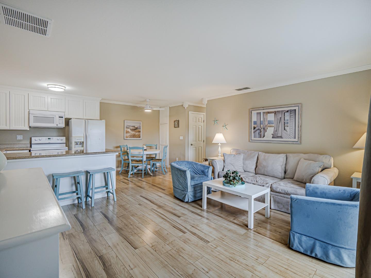 Detail Gallery Image 2 of 25 For 755 14th Ave #515,  Santa Cruz,  CA 95062 - 2 Beds | 1 Baths