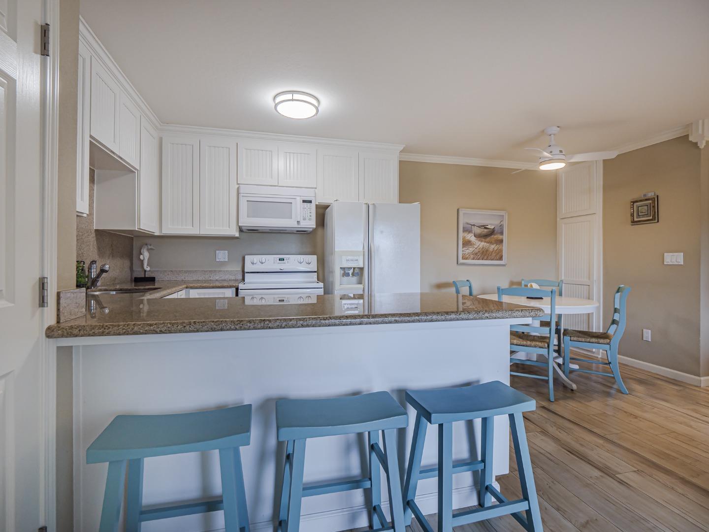 Detail Gallery Image 5 of 25 For 755 14th Ave #515,  Santa Cruz,  CA 95062 - 2 Beds | 1 Baths