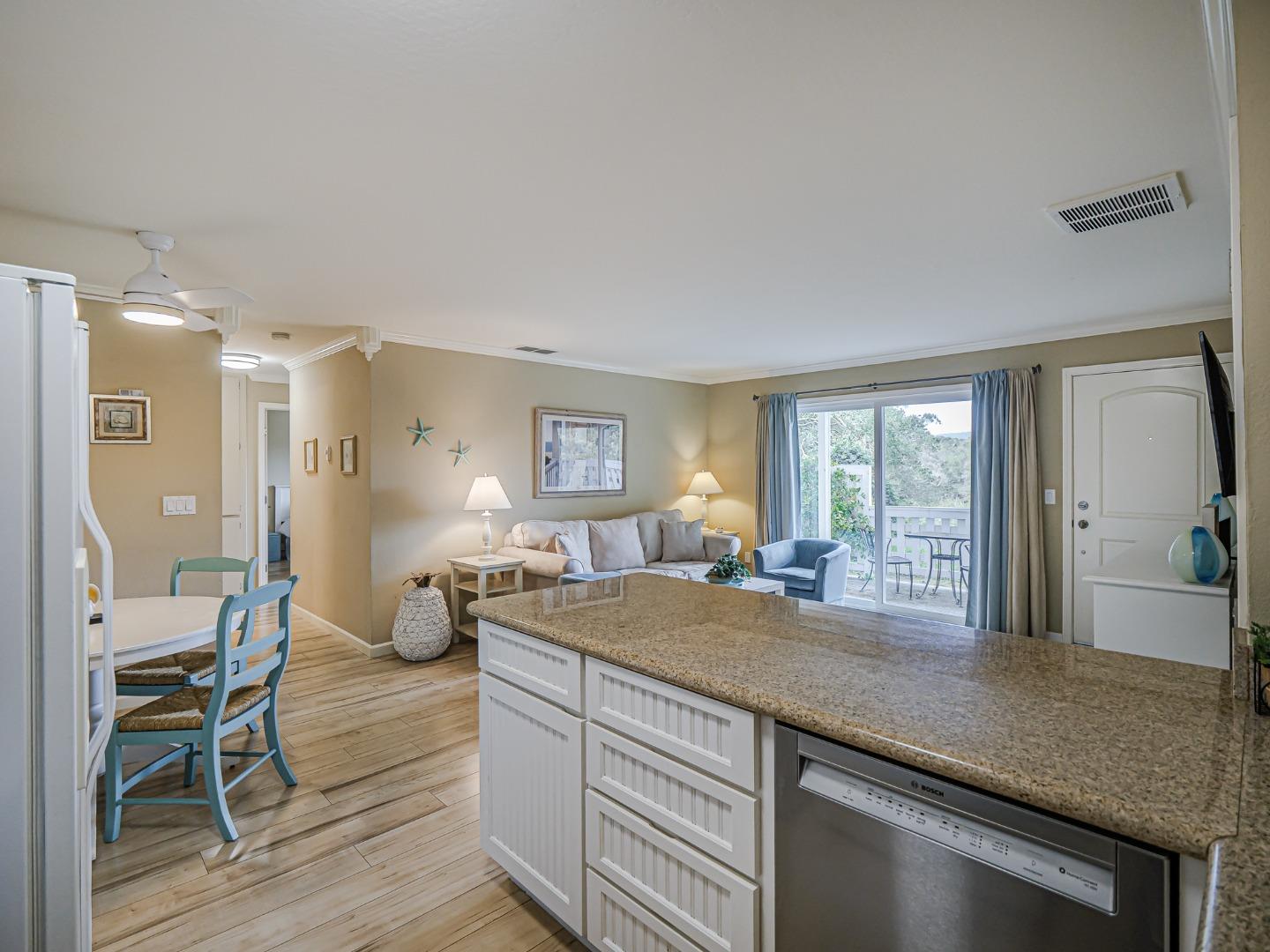 Detail Gallery Image 6 of 25 For 755 14th Ave #515,  Santa Cruz,  CA 95062 - 2 Beds | 1 Baths