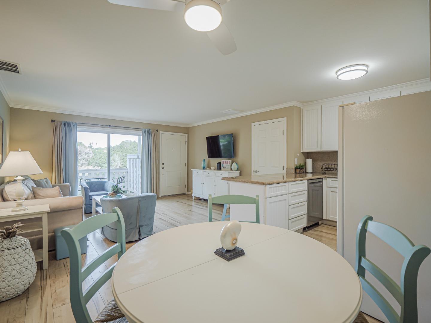 Detail Gallery Image 7 of 25 For 755 14th Ave #515,  Santa Cruz,  CA 95062 - 2 Beds | 1 Baths