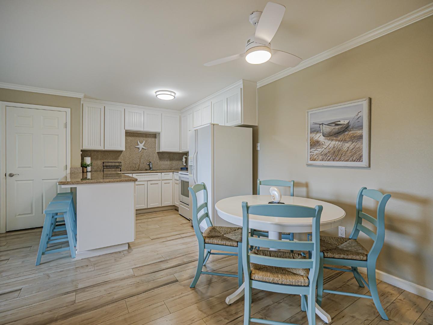 Detail Gallery Image 8 of 25 For 755 14th Ave #515,  Santa Cruz,  CA 95062 - 2 Beds | 1 Baths