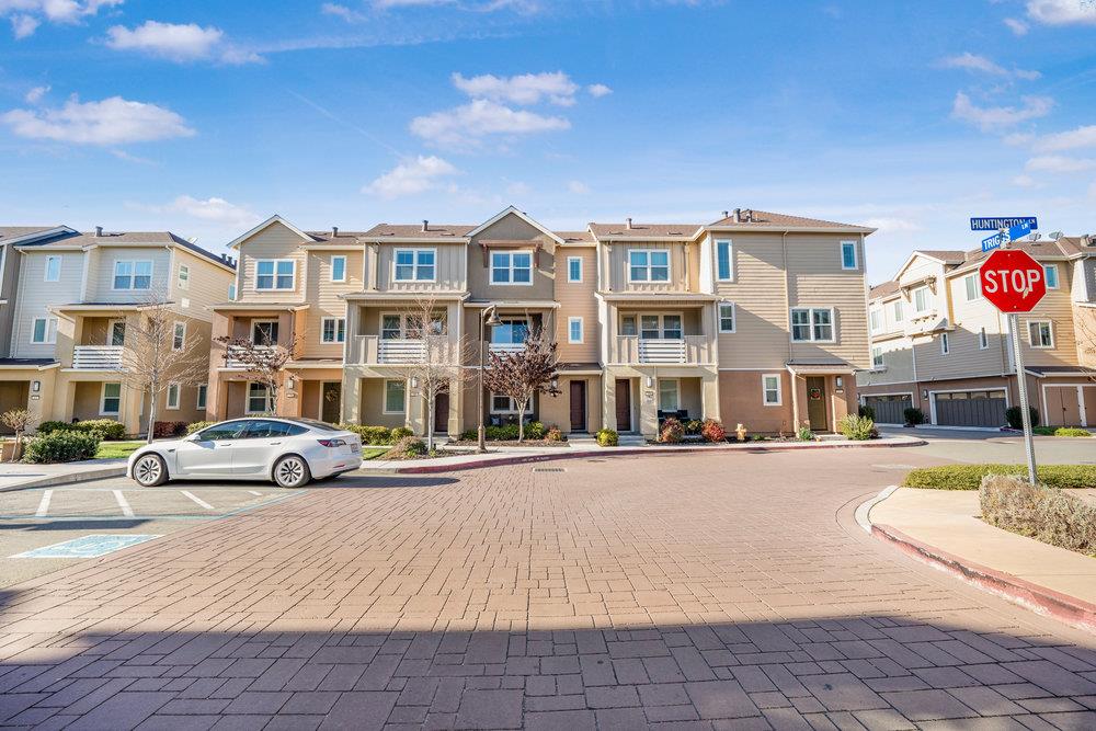 Detail Gallery Image 2 of 41 For 184 Lewis Ln, Morgan Hill,  CA 95037 - 4 Beds | 3/1 Baths