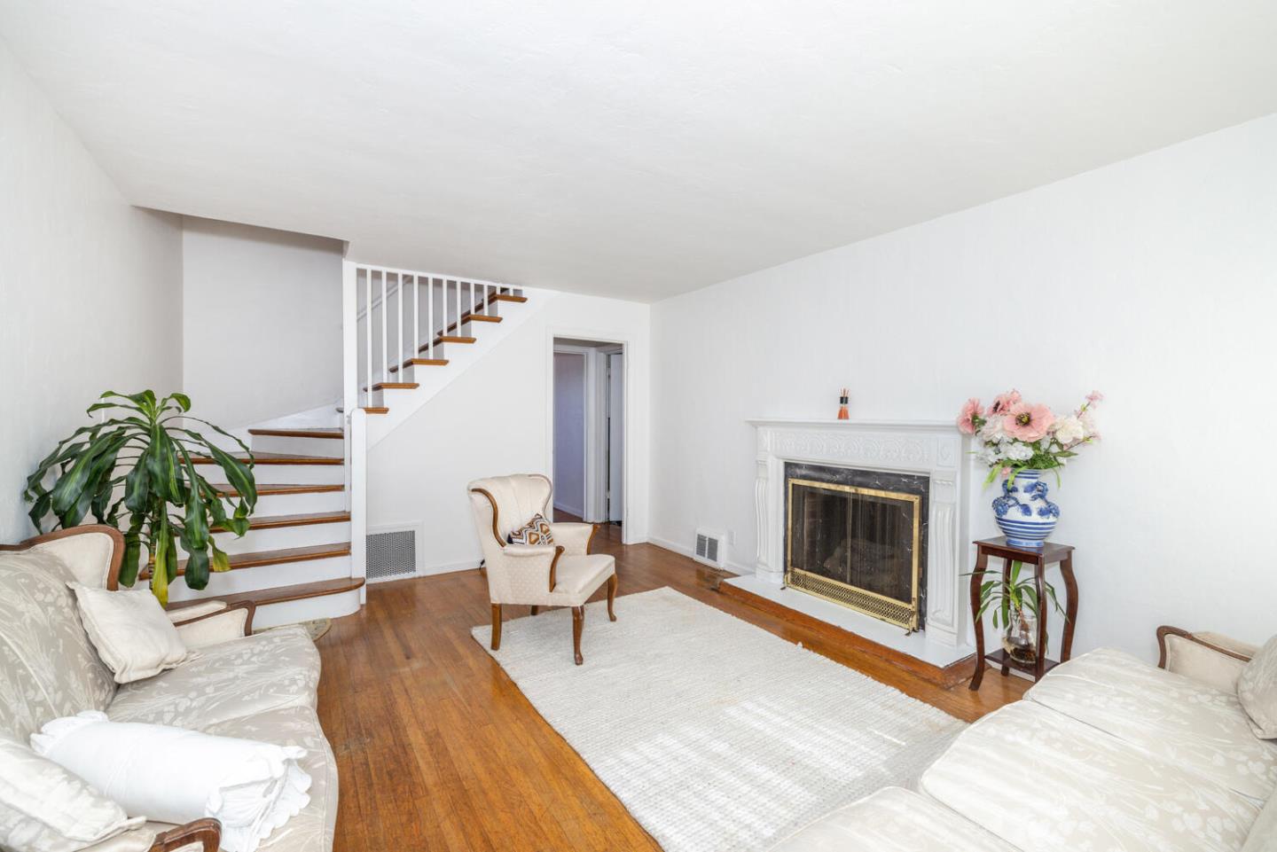 Detail Gallery Image 3 of 19 For 761 Rolph St, San Francisco,  CA 94112 - 2 Beds | 1 Baths