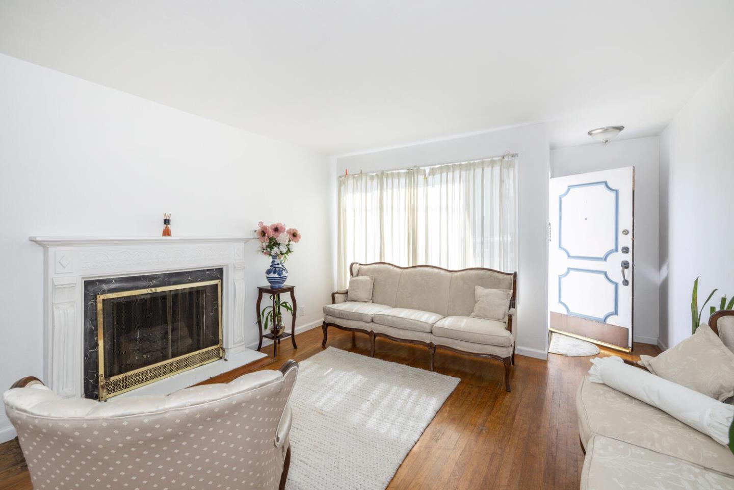 Detail Gallery Image 4 of 19 For 761 Rolph St, San Francisco,  CA 94112 - 2 Beds | 1 Baths