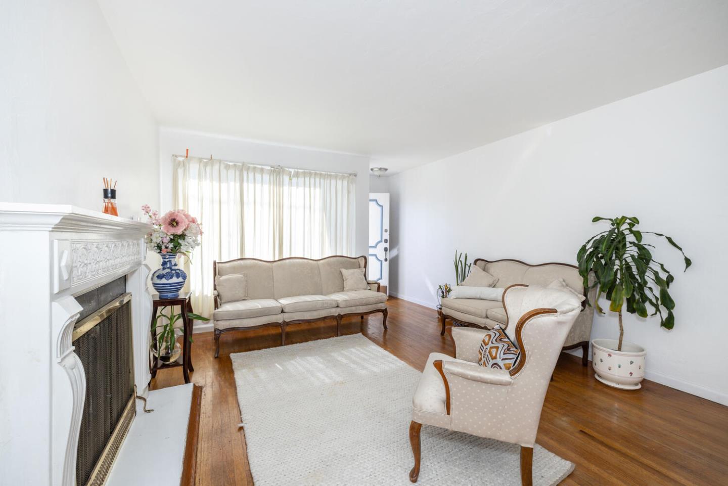 Detail Gallery Image 5 of 19 For 761 Rolph St, San Francisco,  CA 94112 - 2 Beds | 1 Baths