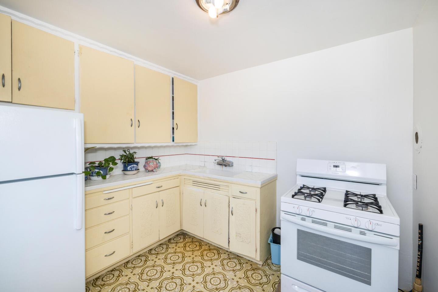 Detail Gallery Image 6 of 19 For 761 Rolph St, San Francisco,  CA 94112 - 2 Beds | 1 Baths