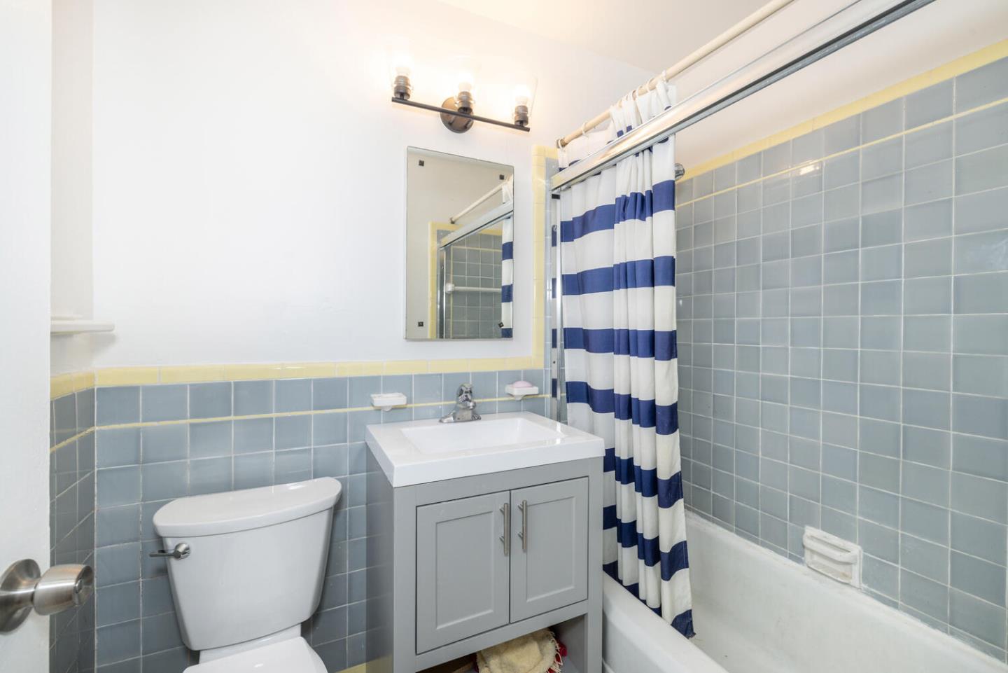 Detail Gallery Image 8 of 19 For 761 Rolph St, San Francisco,  CA 94112 - 2 Beds | 1 Baths