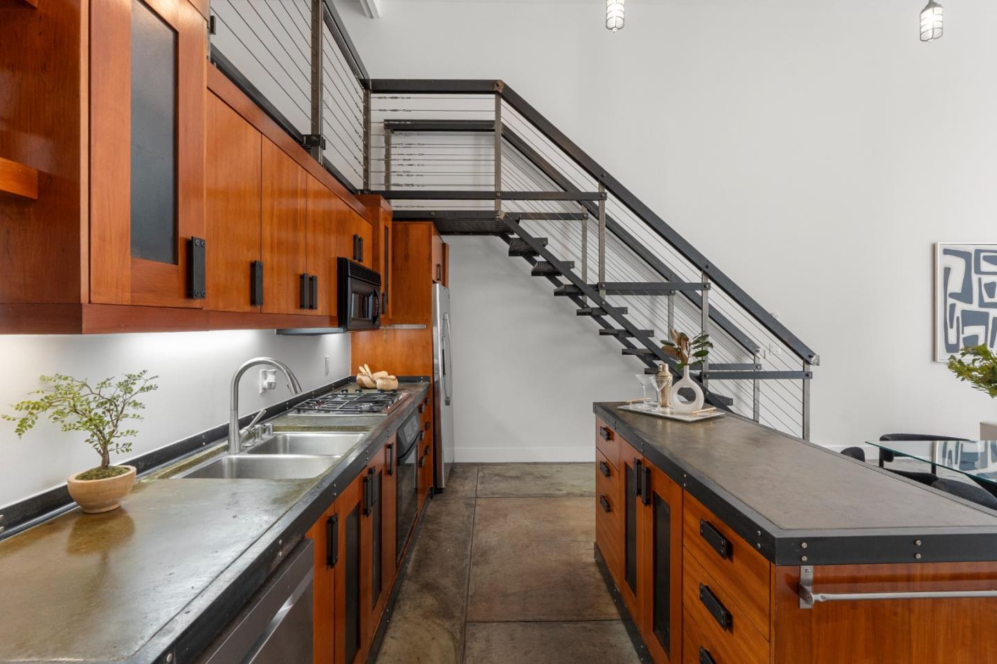 Detail Gallery Image 4 of 38 For 1 Clarence Pl #5,  San Francisco,  CA 94107 - 2 Beds | 2 Baths