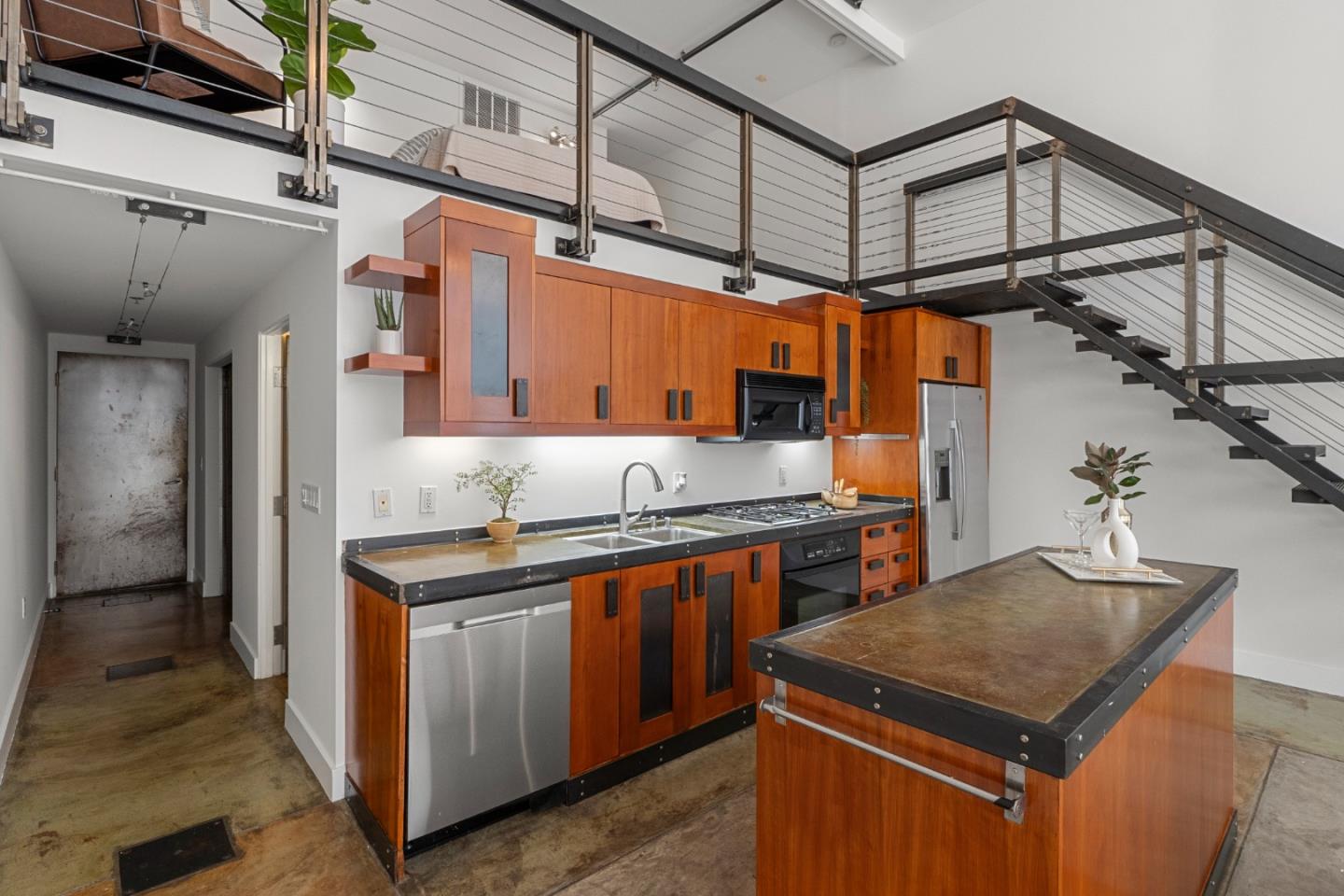 Detail Gallery Image 5 of 38 For 1 Clarence Pl #5,  San Francisco,  CA 94107 - 2 Beds | 2 Baths