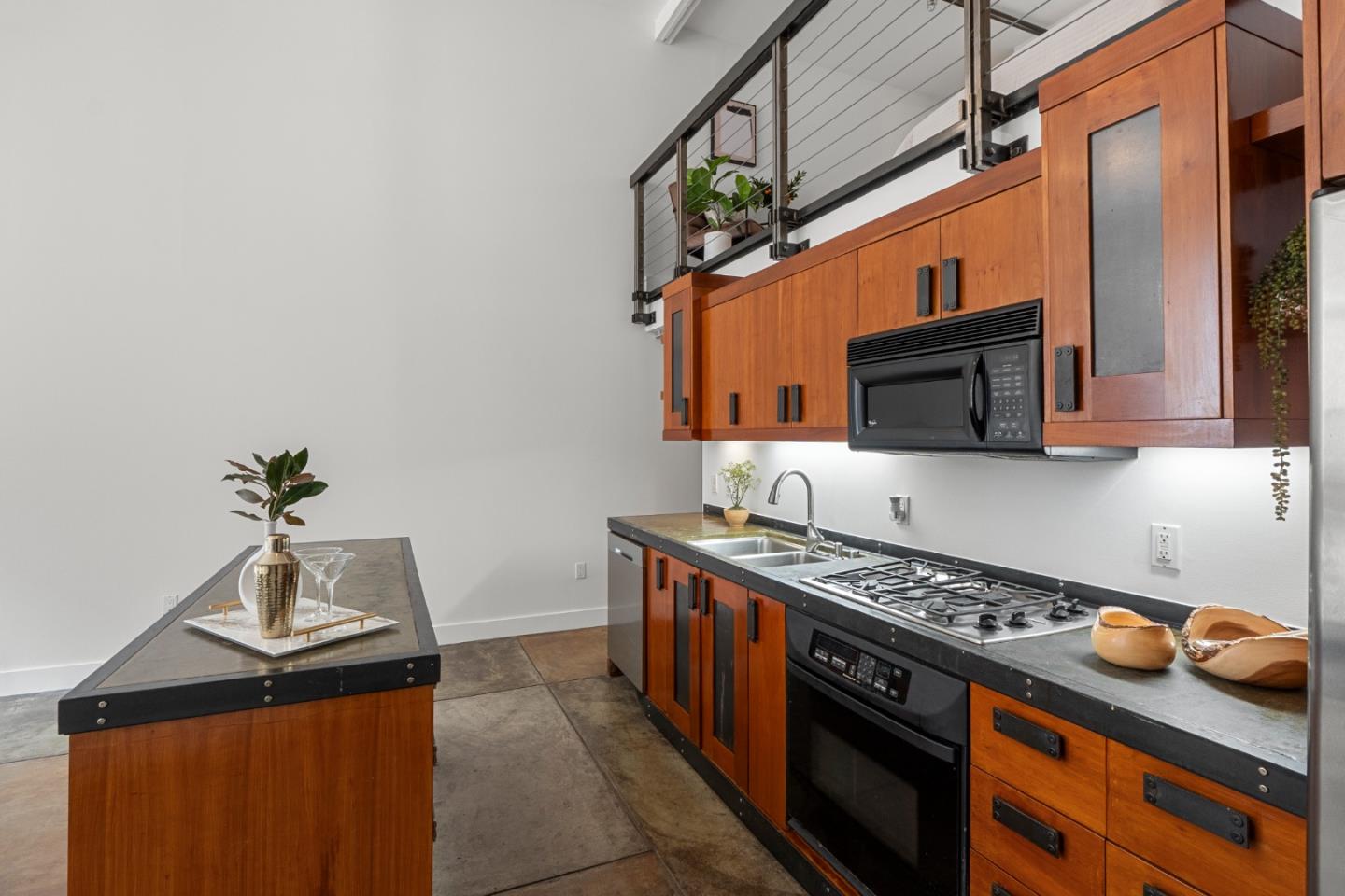 Detail Gallery Image 6 of 38 For 1 Clarence Pl #5,  San Francisco,  CA 94107 - 2 Beds | 2 Baths