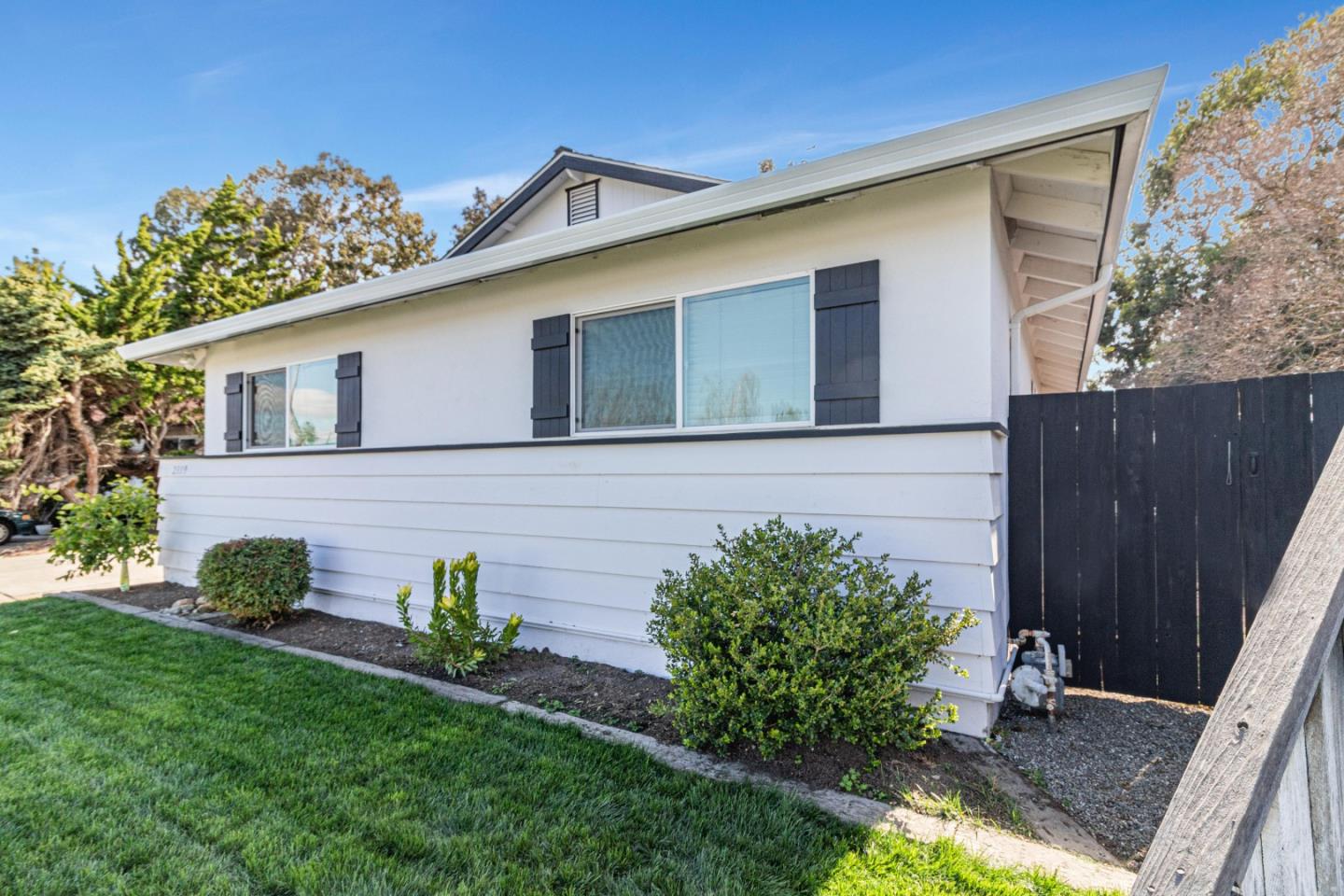 Detail Gallery Image 2 of 42 For 2319 Cimarron Dr, Santa Clara,  CA 95051 - 4 Beds | 2 Baths