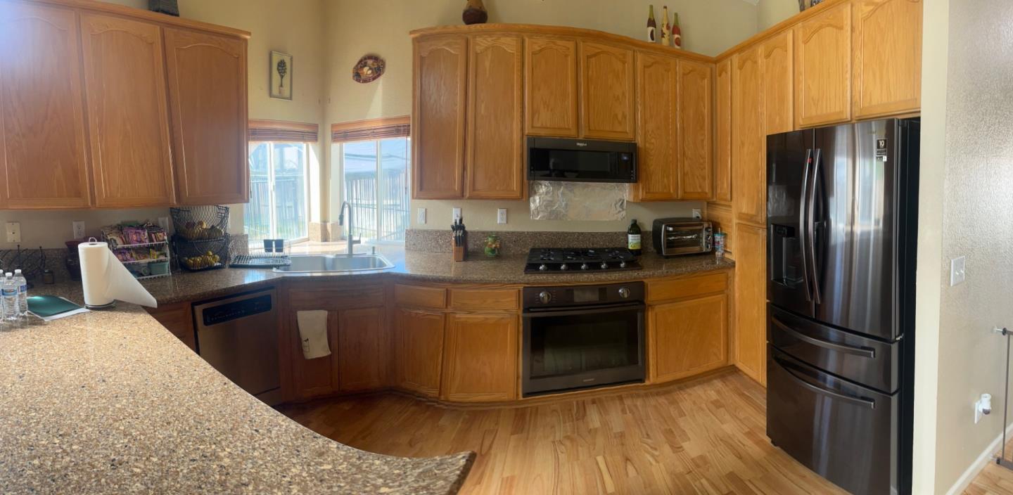 Detail Gallery Image 12 of 24 For 2260 Ventana Ct, Hollister,  CA 95023 - 4 Beds | 2/1 Baths