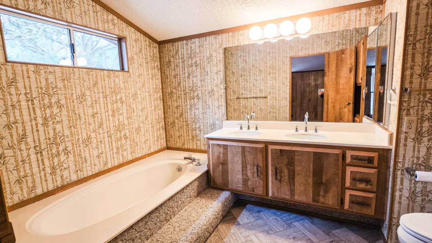 Detail Gallery Image 20 of 27 For 17596 Pond Derosa #10,  Prunedale,  CA 93907 - 3 Beds | 2 Baths
