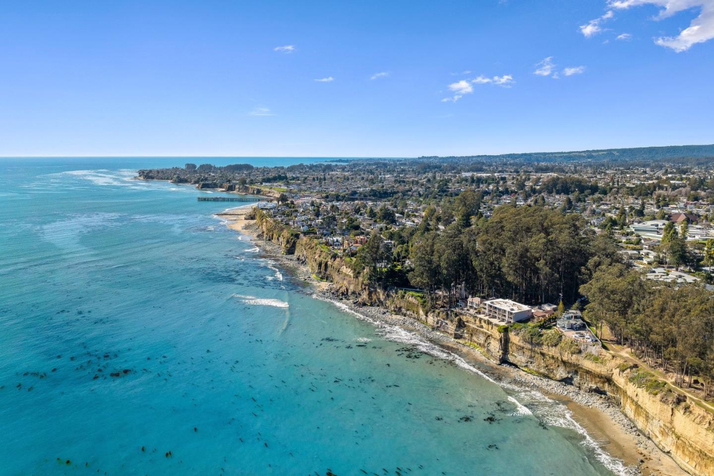 Detail Gallery Image 2 of 82 For 108 Grove Ln, Capitola,  CA 95010 - 4 Beds | 4/1 Baths