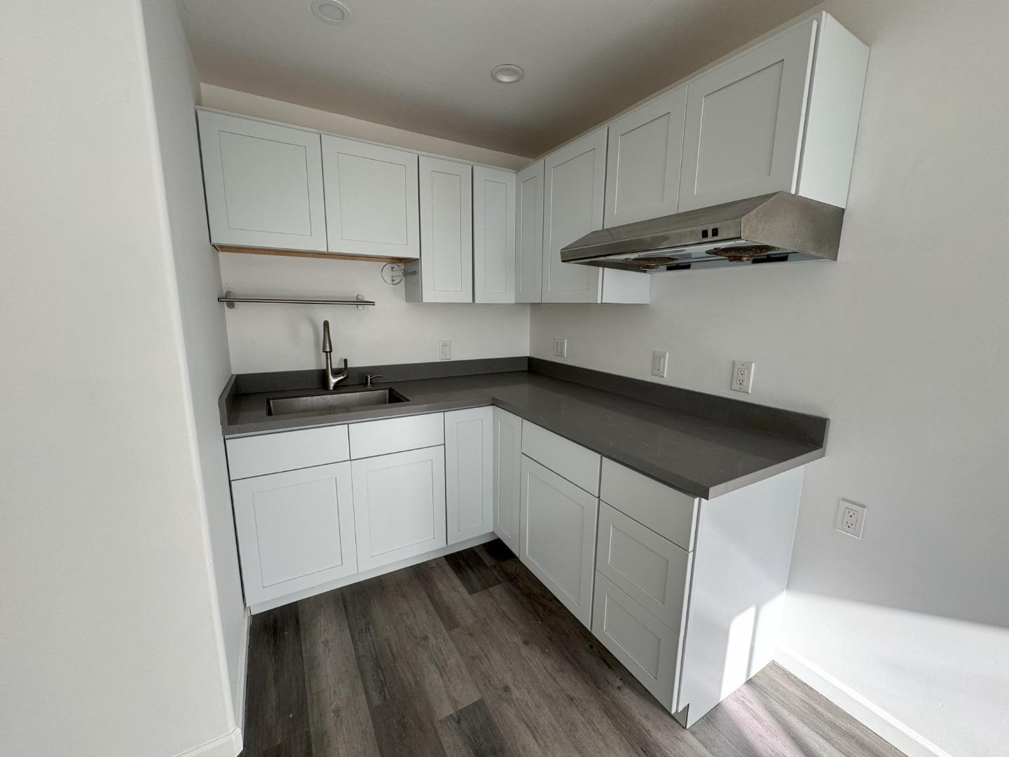Detail Gallery Image 10 of 19 For 139 Bridgeview Dr, San Francisco,  CA 94124 - 2 Beds | 1 Baths