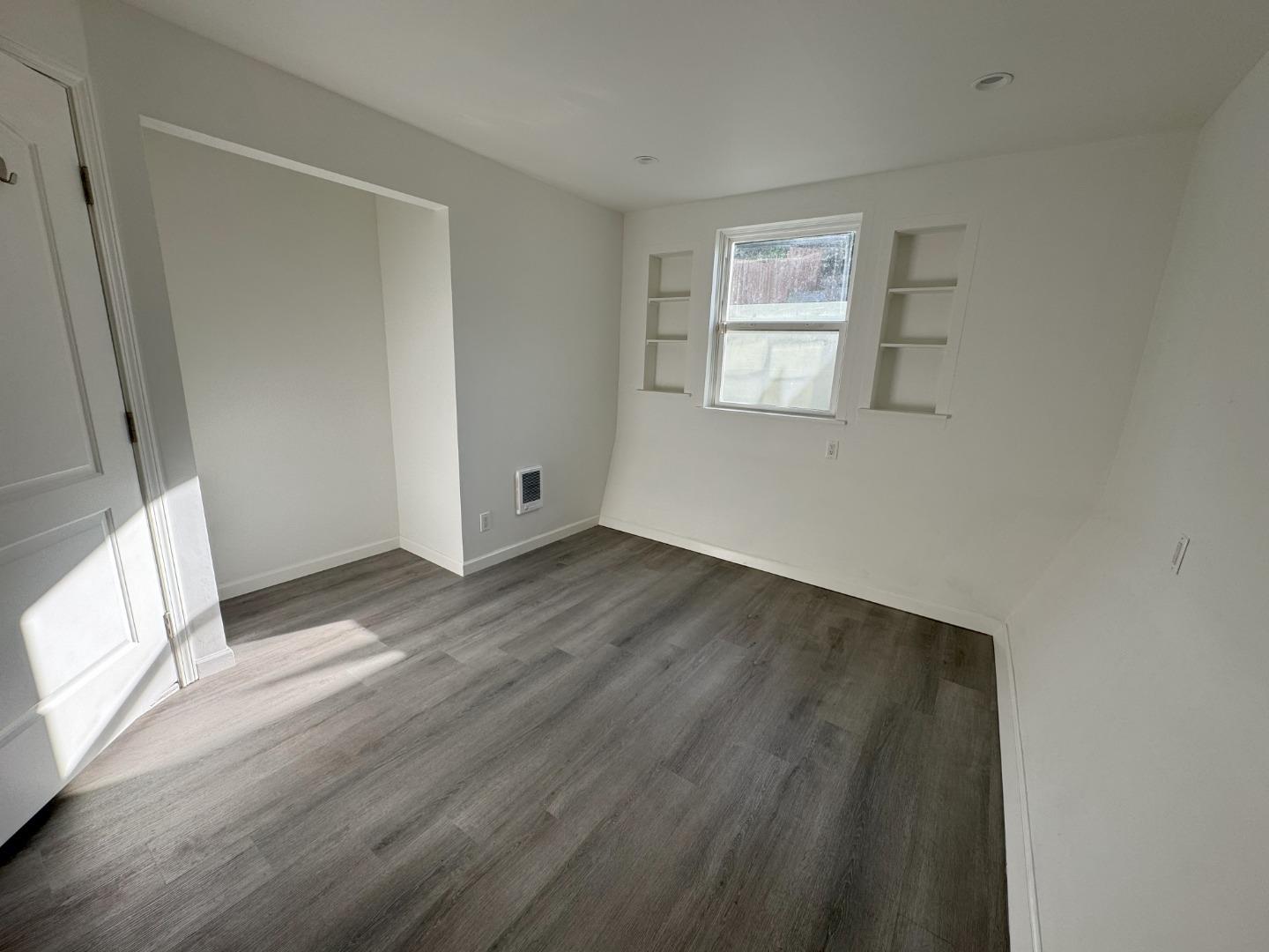 Detail Gallery Image 12 of 19 For 139 Bridgeview Dr, San Francisco,  CA 94124 - 2 Beds | 1 Baths