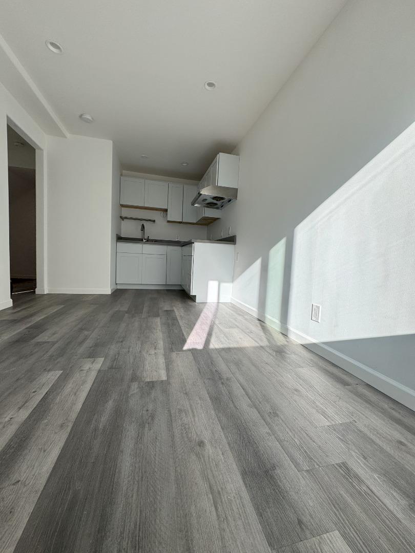 Detail Gallery Image 14 of 19 For 139 Bridgeview Dr, San Francisco,  CA 94124 - 2 Beds | 1 Baths