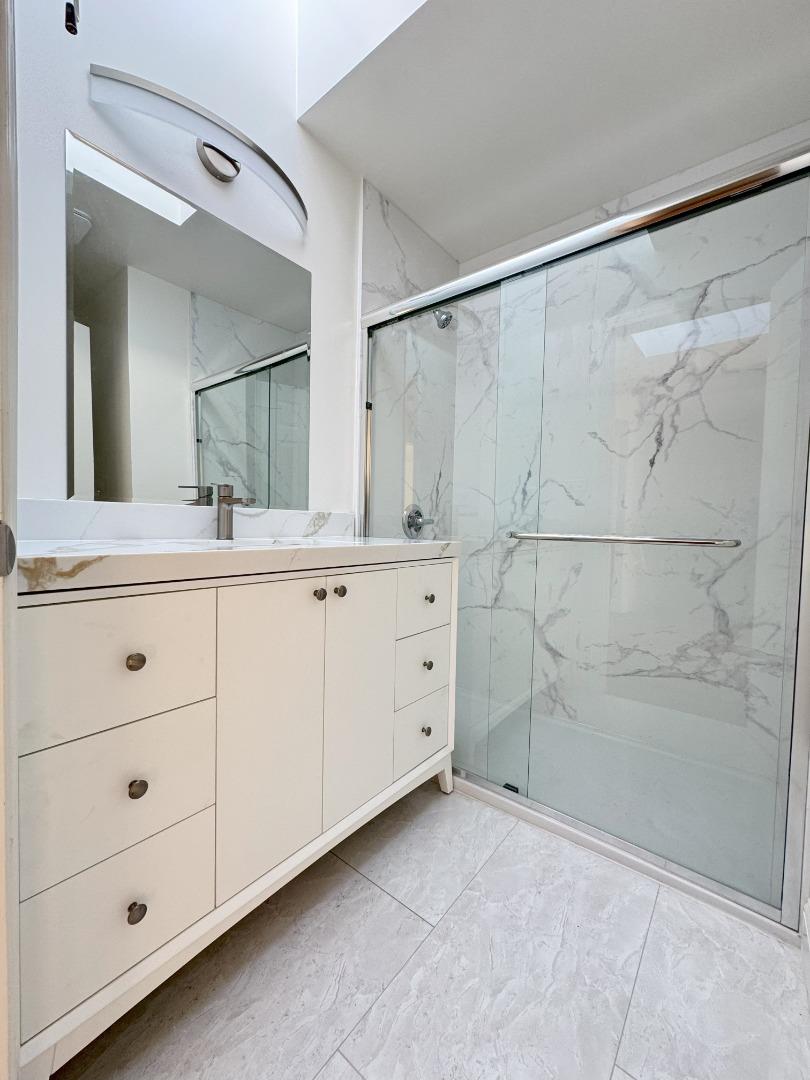 Detail Gallery Image 5 of 19 For 139 Bridgeview Dr, San Francisco,  CA 94124 - 2 Beds | 1 Baths