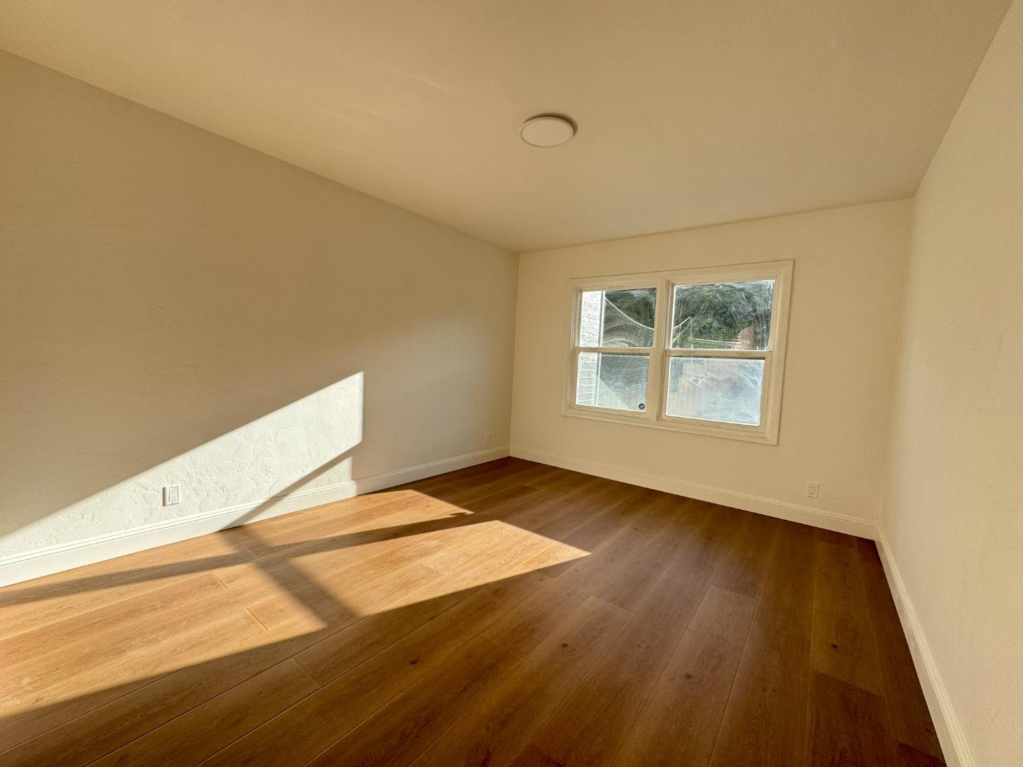Detail Gallery Image 6 of 19 For 139 Bridgeview Dr, San Francisco,  CA 94124 - 2 Beds | 1 Baths