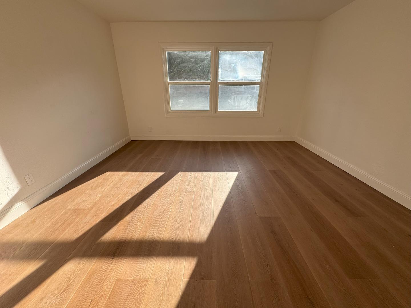 Detail Gallery Image 7 of 19 For 139 Bridgeview Dr, San Francisco,  CA 94124 - 2 Beds | 1 Baths