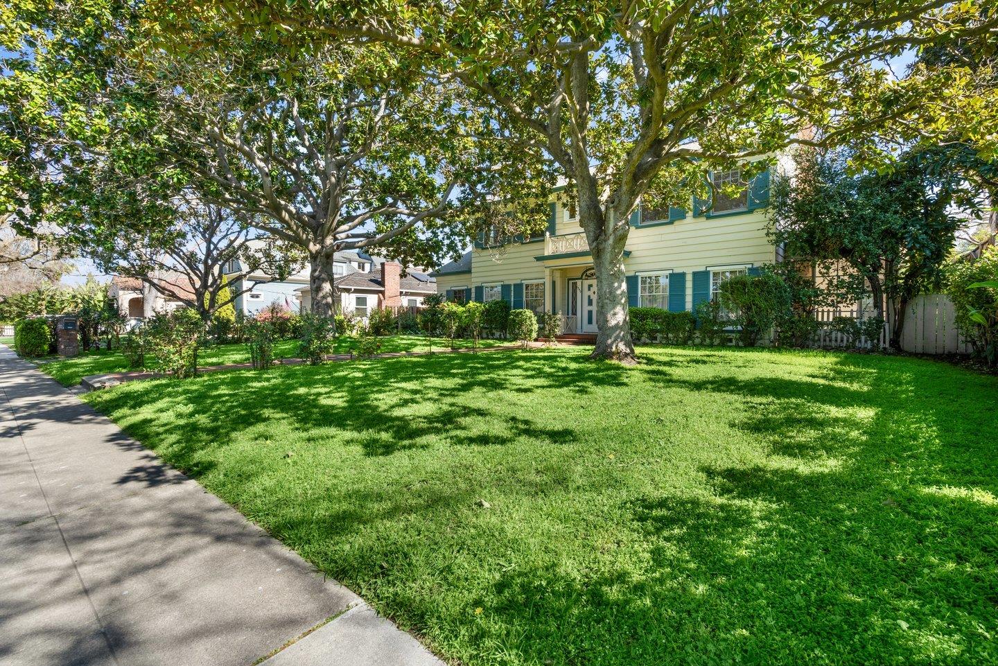 Detail Gallery Image 2 of 59 For 1240 Mckendrie St, San Jose,  CA 95126 - 4 Beds | 2 Baths