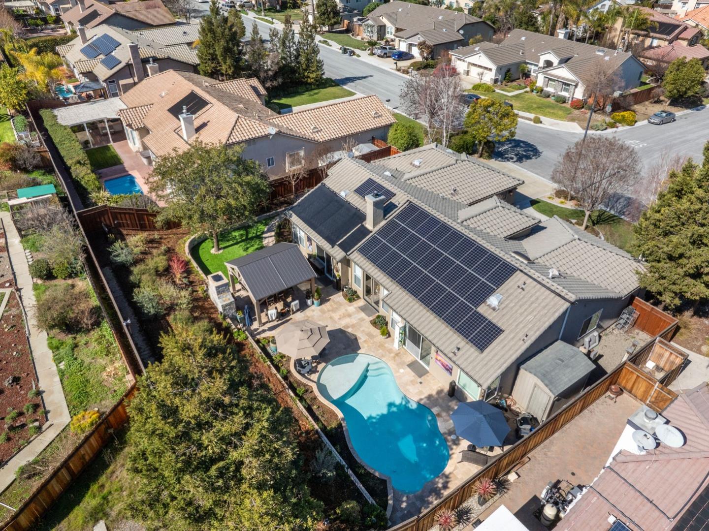 Detail Gallery Image 3 of 36 For 1235 Quail Ridge Way, Hollister,  CA 95023 - 4 Beds | 2/1 Baths