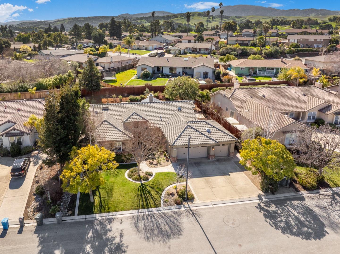 Detail Gallery Image 5 of 36 For 1235 Quail Ridge Way, Hollister,  CA 95023 - 4 Beds | 2/1 Baths