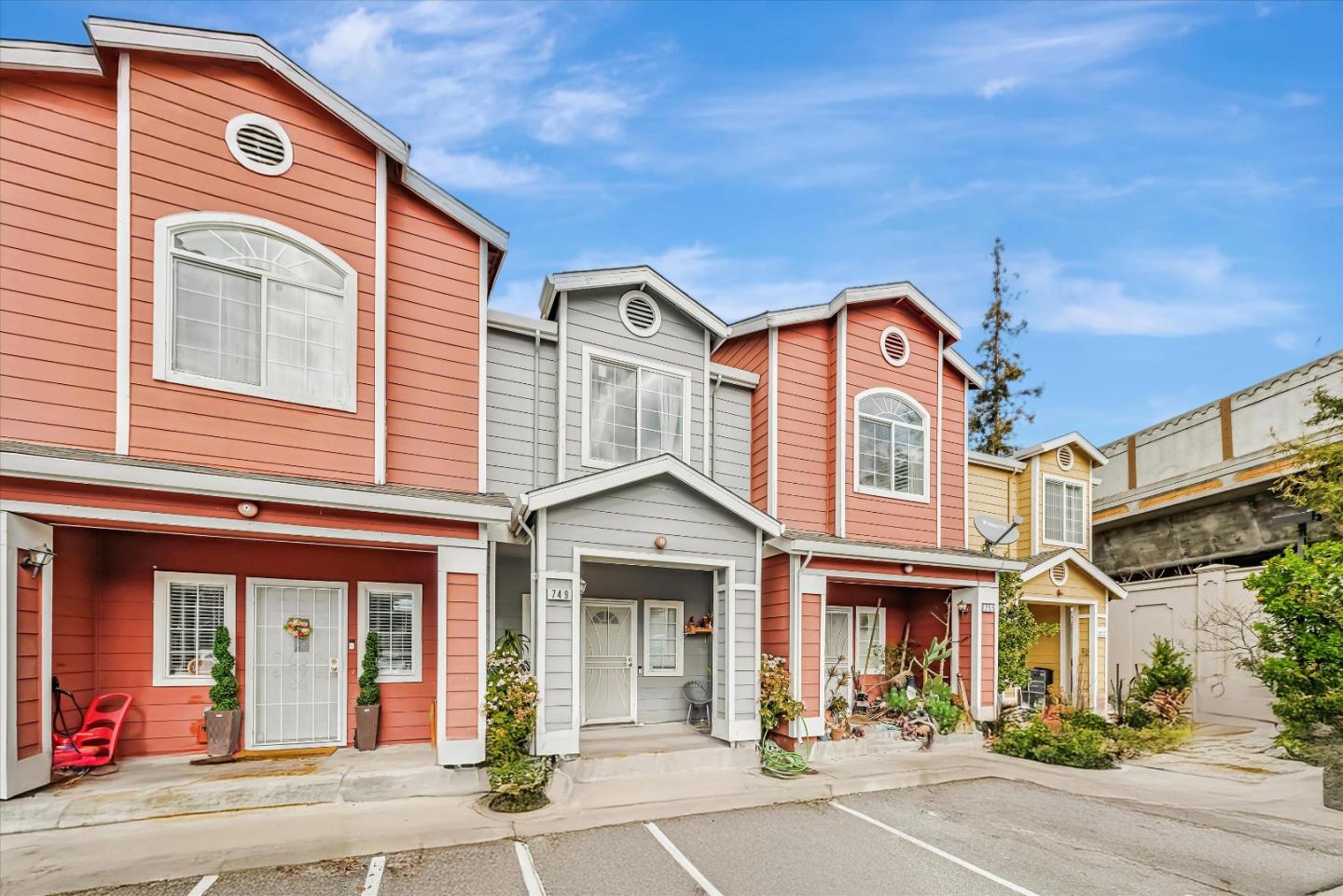 Detail Gallery Image 2 of 31 For 749 Bonita Pl, San Jose,  CA 95116 - 2 Beds | 2 Baths