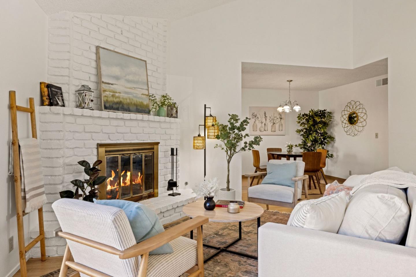 Detail Gallery Image 3 of 14 For 1532 Caceras Cir, Salinas,  CA 93906 - 3 Beds | 2 Baths