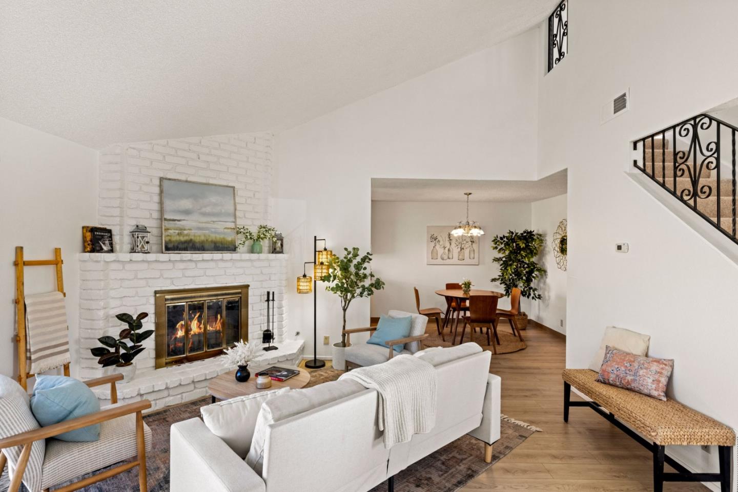 Detail Gallery Image 4 of 14 For 1532 Caceras Cir, Salinas,  CA 93906 - 3 Beds | 2 Baths
