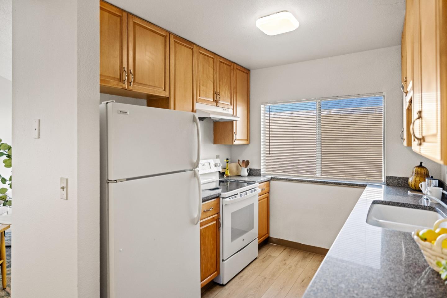 Detail Gallery Image 7 of 14 For 1532 Caceras Cir, Salinas,  CA 93906 - 3 Beds | 2 Baths
