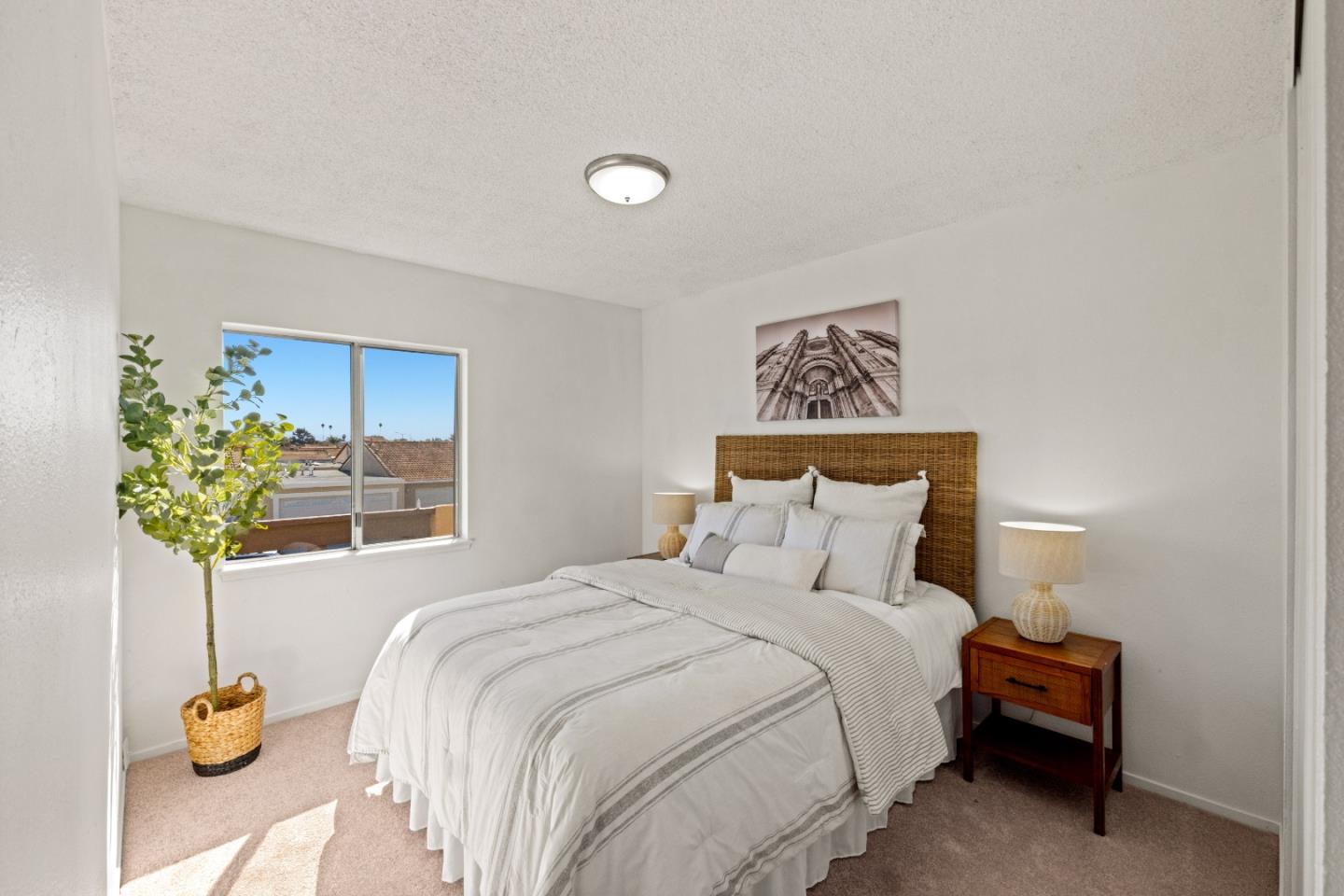 Detail Gallery Image 8 of 14 For 1532 Caceras Cir, Salinas,  CA 93906 - 3 Beds | 2 Baths