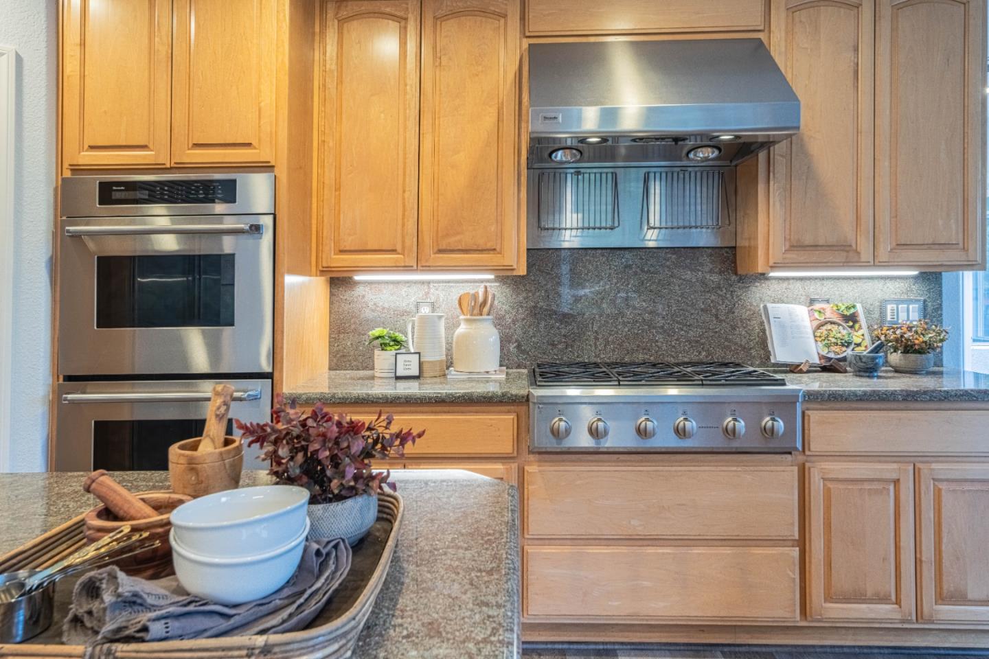 Detail Gallery Image 12 of 65 For 60 Brown Road, San Juan Bautista,  CA 95045 - 4 Beds | 4 Baths